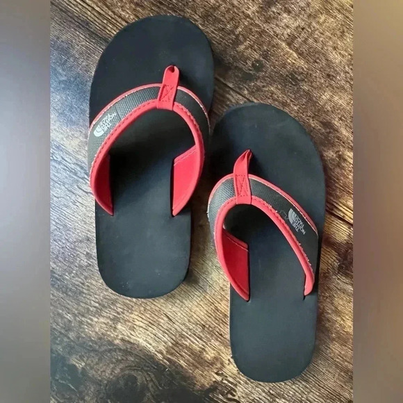 The North Face Base Camp boys flip flops. Size: 1 youth - Picture 10 of 10